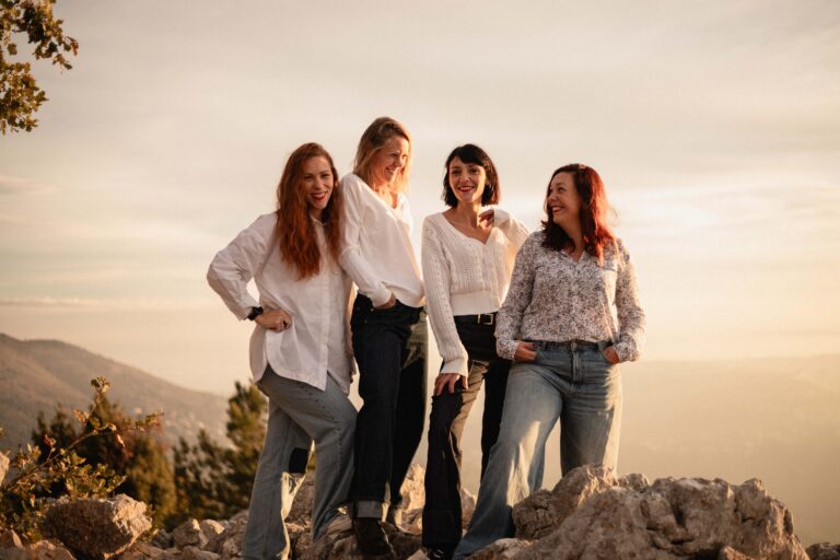 Une séance entre soeurs au couché de soleil